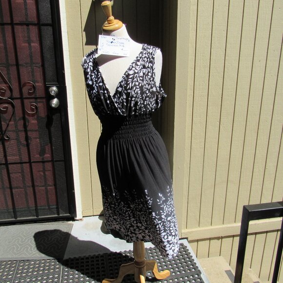 #380  NEW WOMEN'S LONG SUMMER DRESS BY JON & ANNA  (SIZE 14US / 18UK) - Picture 1 of 4